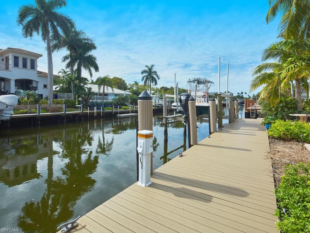 720 17th Ave S, Naples, FL 34102-2