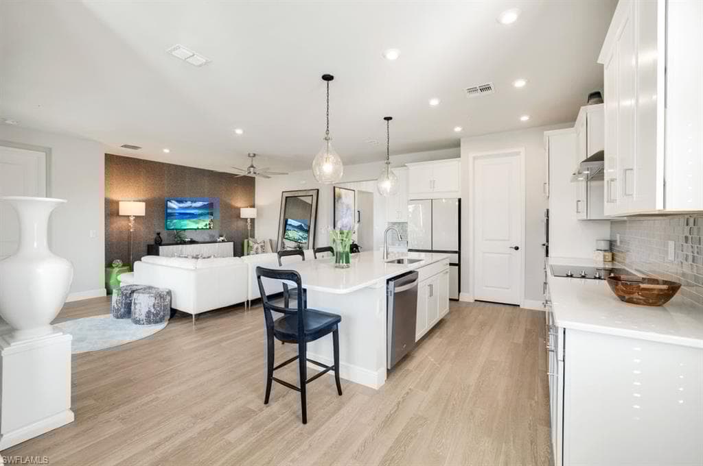 4688 Arboretum Cir 201, Naples, FL 34112-10