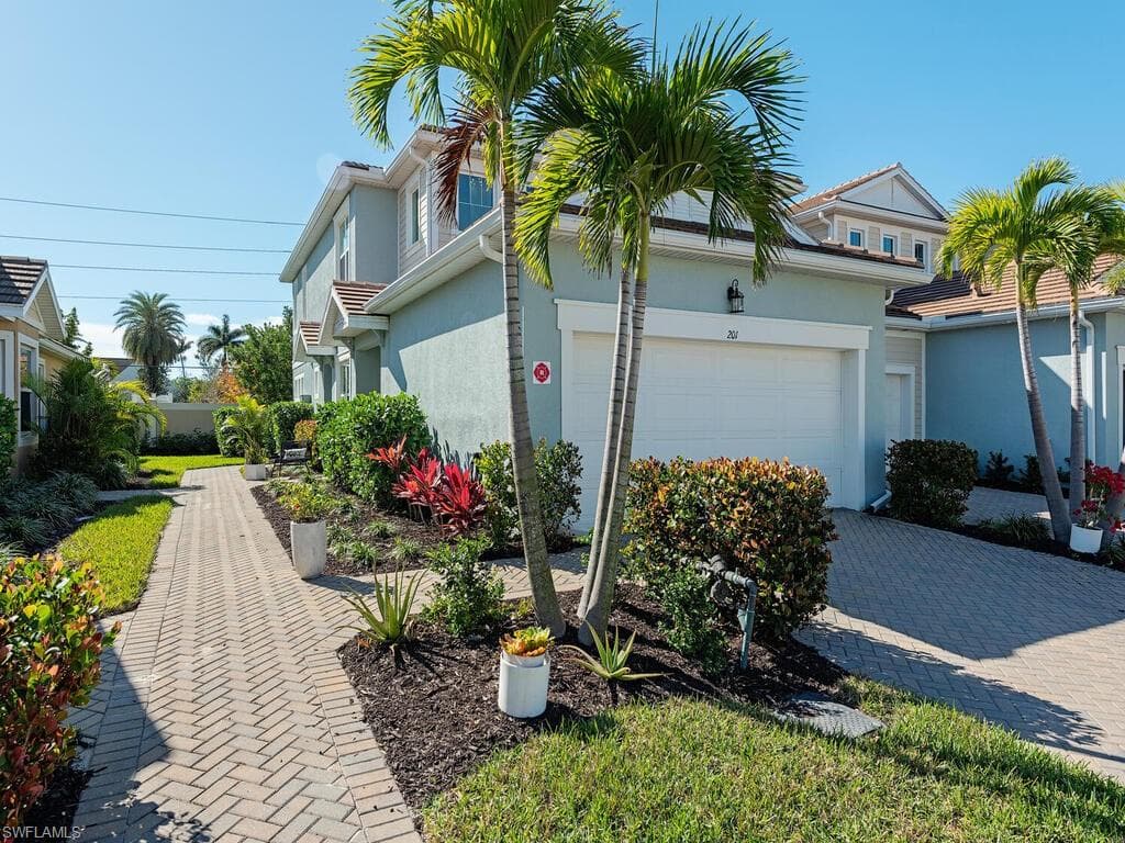 4688 Arboretum Cir 201, Naples, FL 34112-2