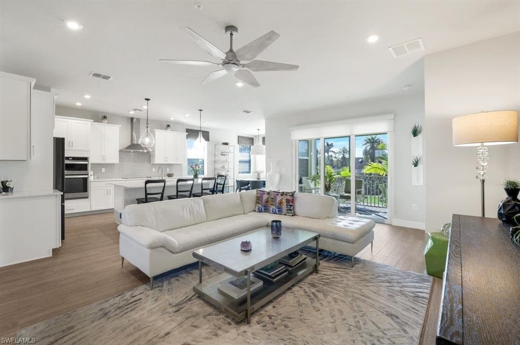 4688 Arboretum Cir 201, Naples, FL 34112-5