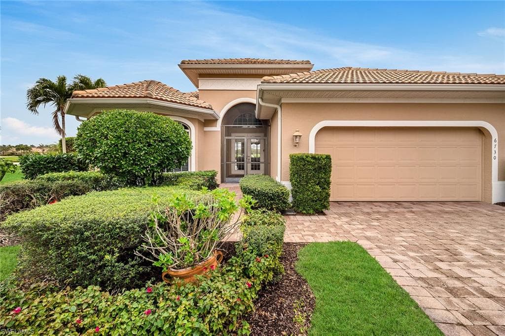 6730 Bent Grass Dr, Naples, FL 34113-3