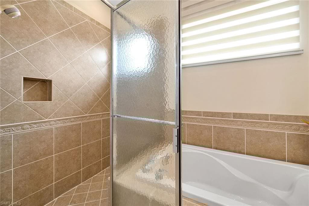 6730 Bent Grass Dr, Naples, FL 34113-41