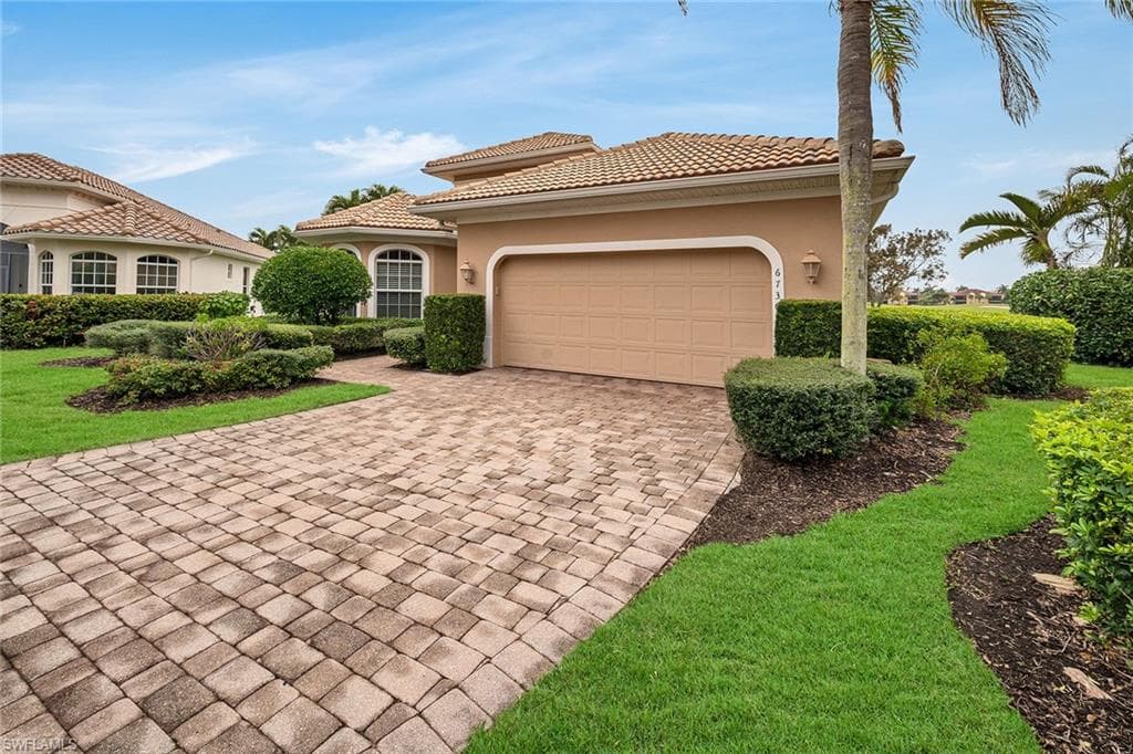 6730 Bent Grass Dr, Naples, FL 34113-4
