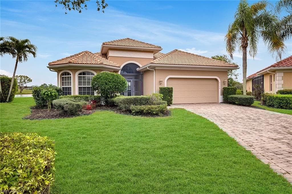 6730 Bent Grass Dr, Naples, FL 34113-5