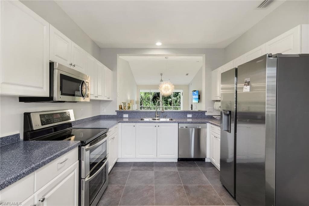 650 Luisa Ln 4, Naples, FL 34104-9