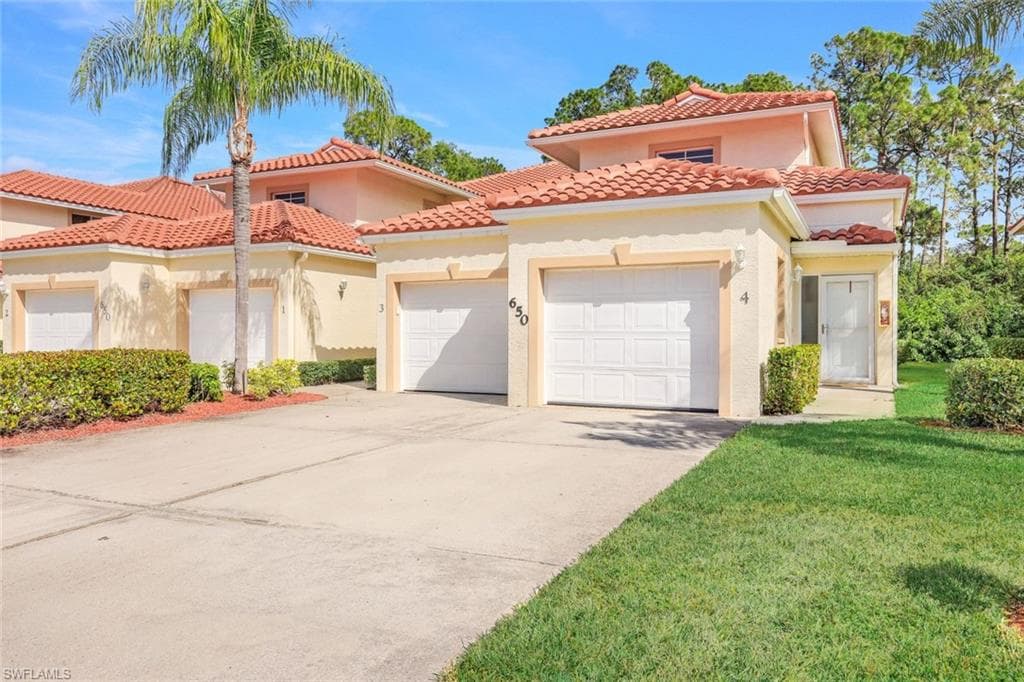 650 Luisa Ln 4, Naples, FL 34104-2