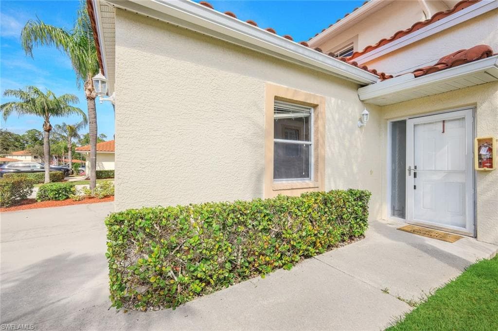 650 Luisa Ln 4, Naples, FL 34104-3