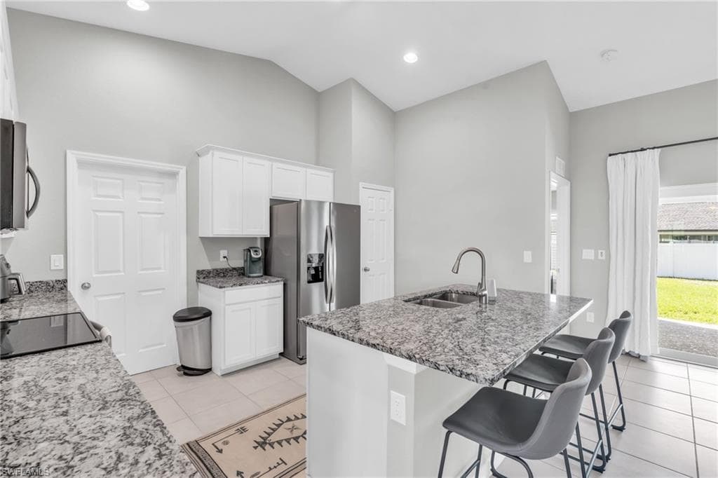 618 2nd Pl, Cape Coral, FL 33909-9