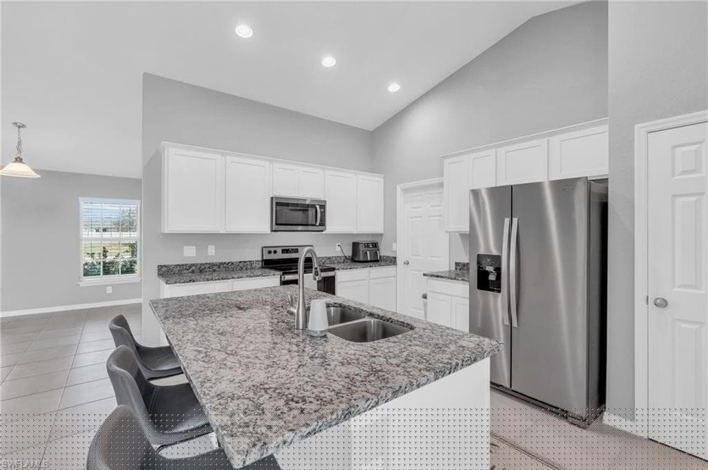 618 2nd Pl, Cape Coral, FL 33909-12
