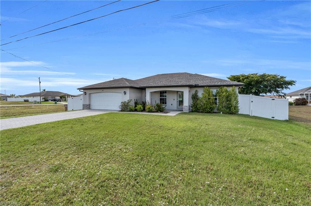 618 2nd Pl, Cape Coral, FL 33909-1