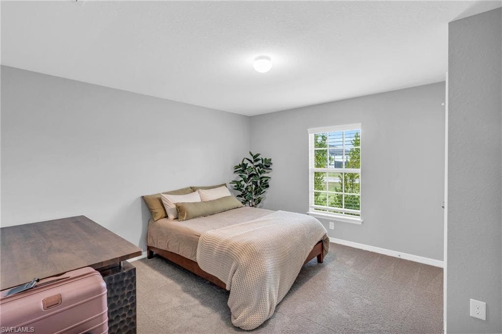 618 2nd Pl, Cape Coral, FL 33909-22