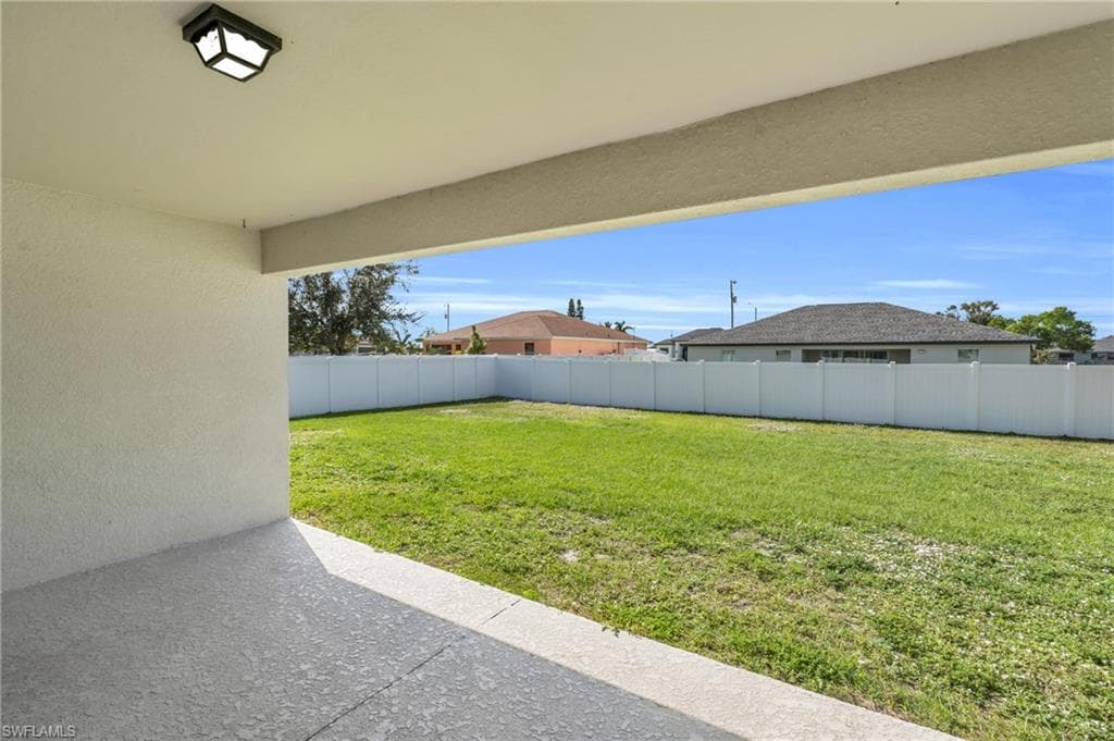 618 2nd Pl, Cape Coral, FL 33909-29