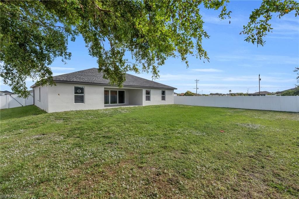 618 2nd Pl, Cape Coral, FL 33909-30