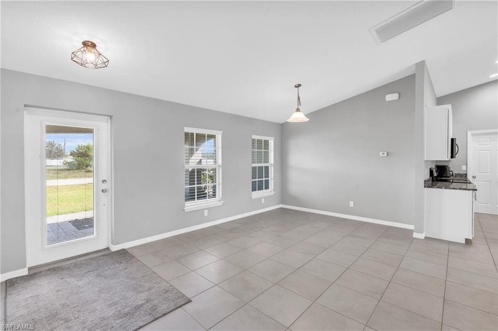 618 2nd Pl, Cape Coral, FL 33909-4