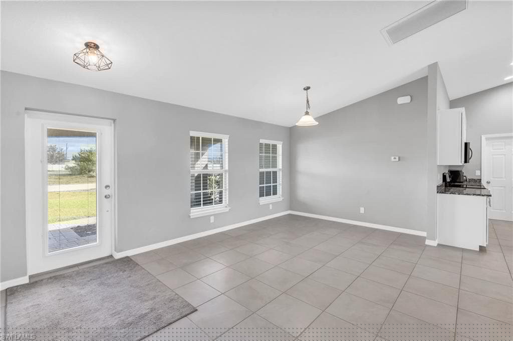 618 2nd Pl, Cape Coral, FL 33909-4