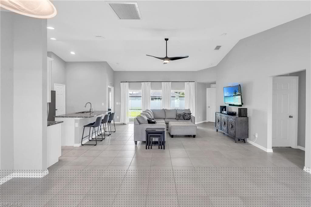 618 2nd Pl, Cape Coral, FL 33909-5