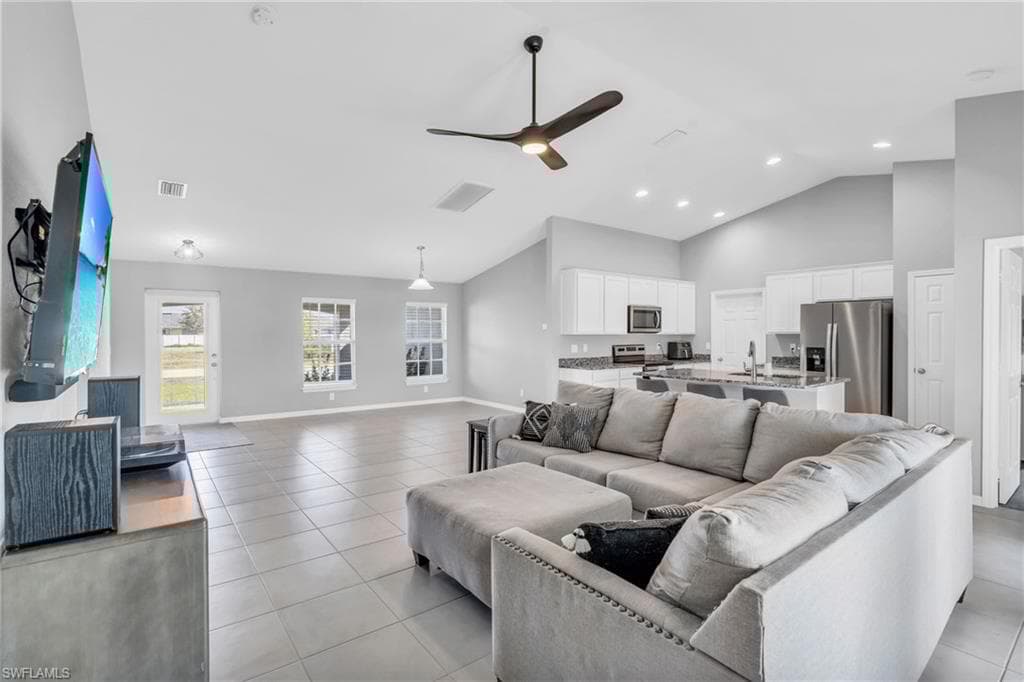 618 2nd Pl, Cape Coral, FL 33909-6