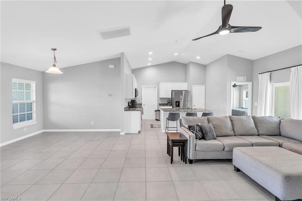 618 2nd Pl, Cape Coral, FL 33909-7
