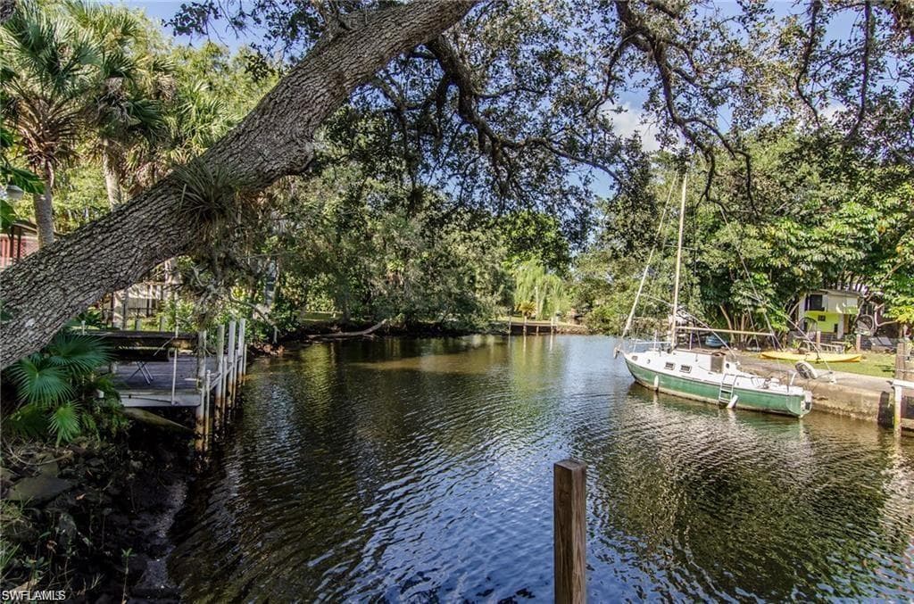 1231 Skyline Dr, Naples, FL 34114-1