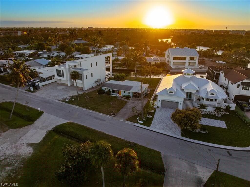 1796 Holiday Ln, Naples, FL 34104-11