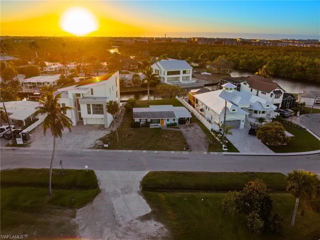 1796 Holiday Ln, Naples, FL 34104-12