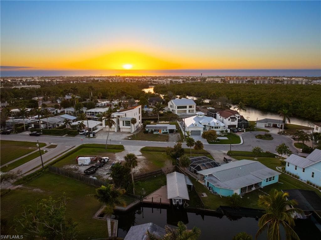 1796 Holiday Ln, Naples, FL 34104-17