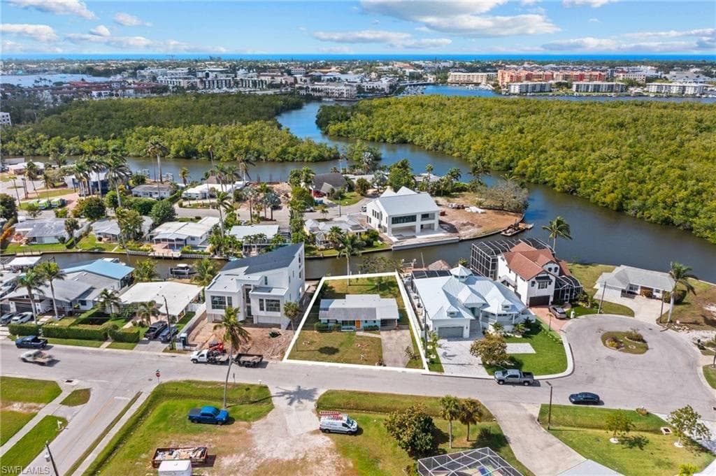 1796 Holiday Ln, Naples, FL 34104-3