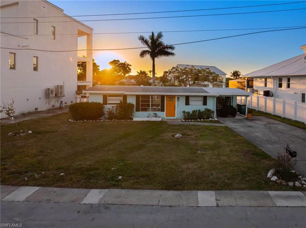 1796 Holiday Ln, Naples, FL 34104-6