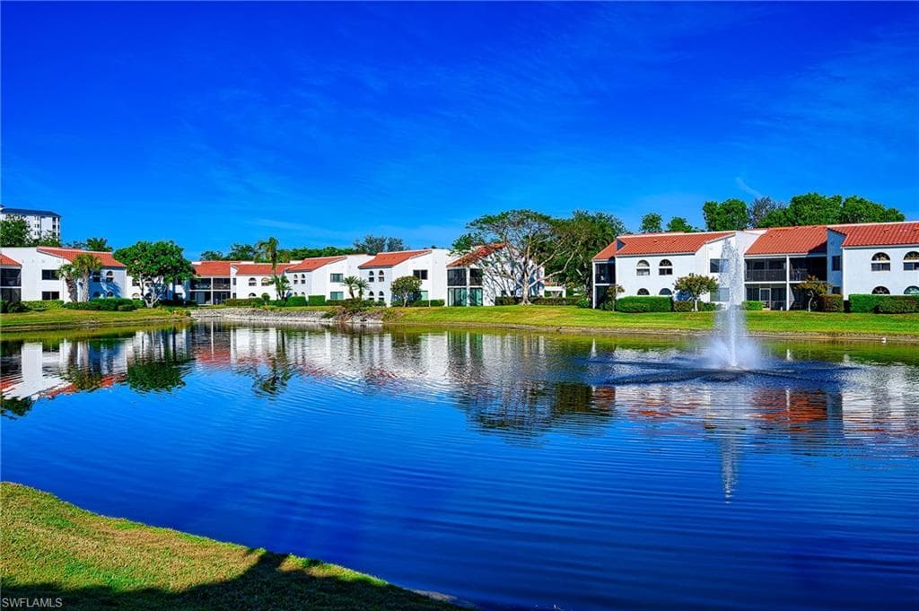 613 Beachwalk Cir J203, Naples, FL 34108-4