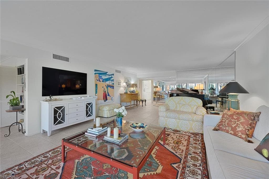 112 Wilderness Dr 123, Naples, FL 34105-9