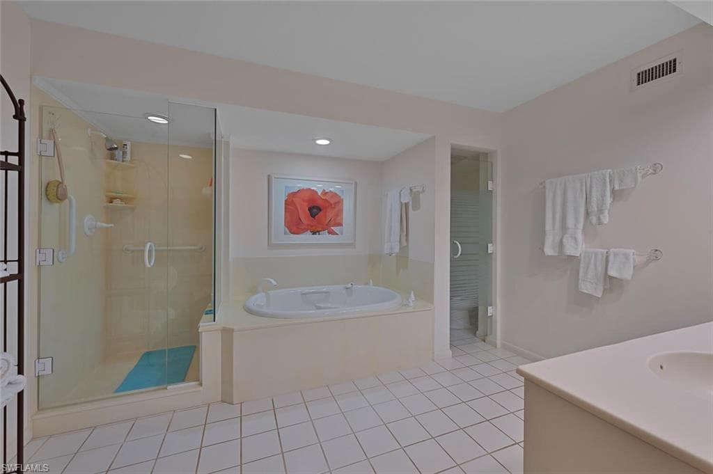112 Wilderness Dr 123, Naples, FL 34105-12