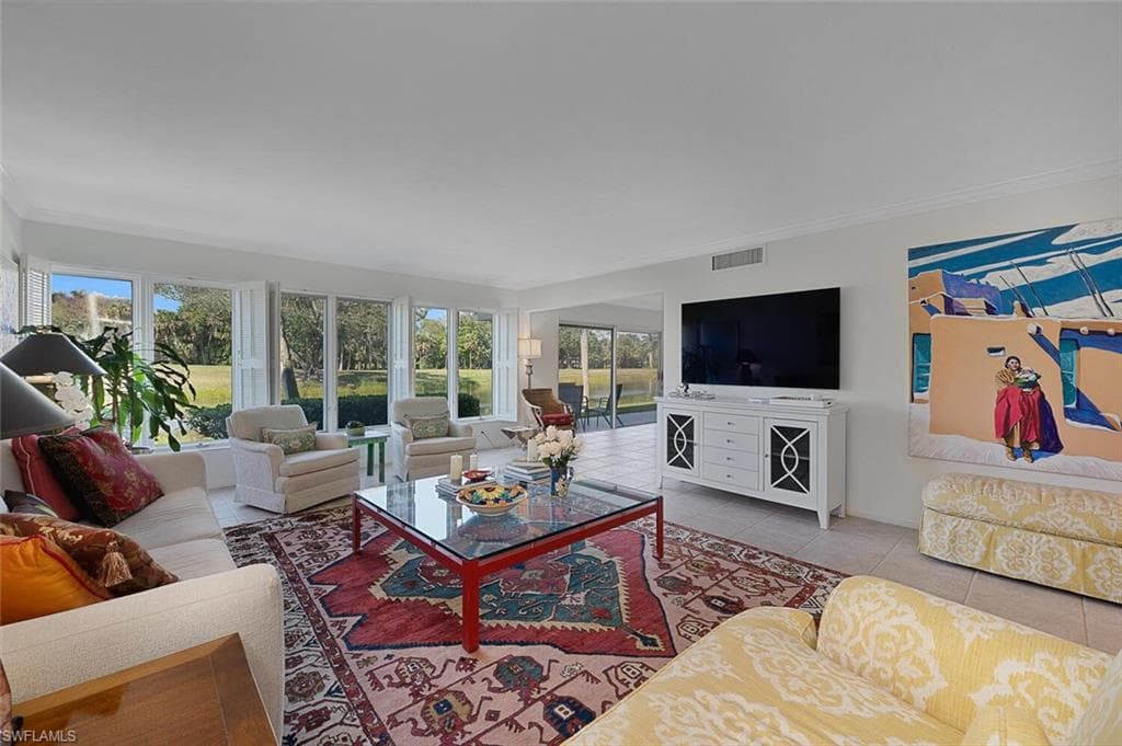 112 Wilderness Dr 123, Naples, FL 34105-4