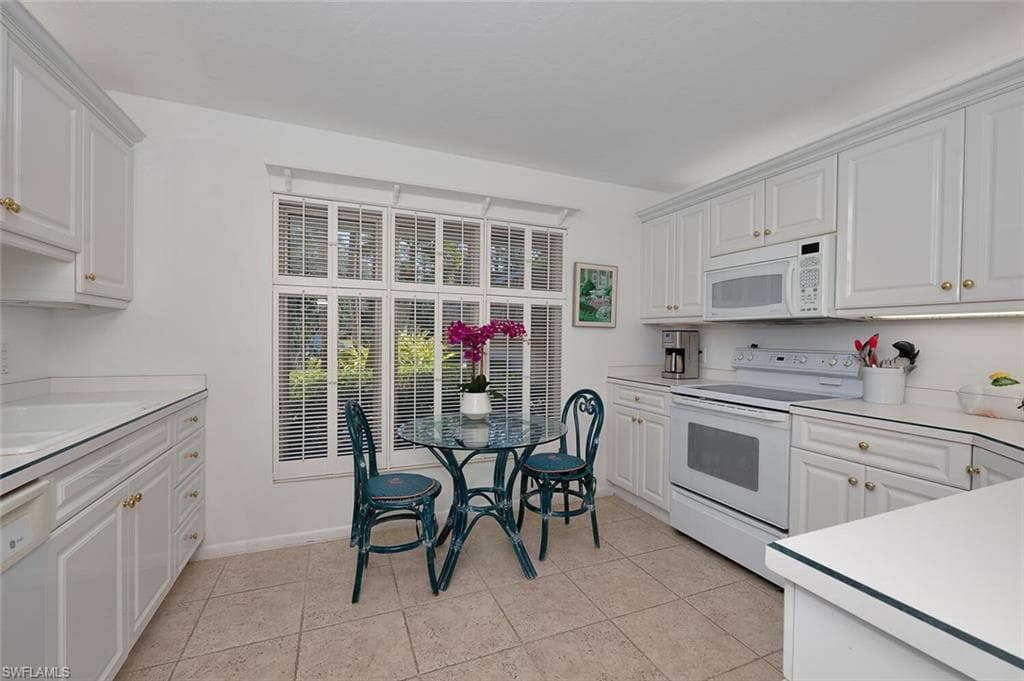 112 Wilderness Dr 123, Naples, FL 34105-6