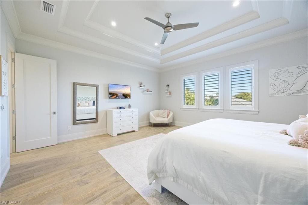 565 Fairway Ter, Naples, FL 34103-23