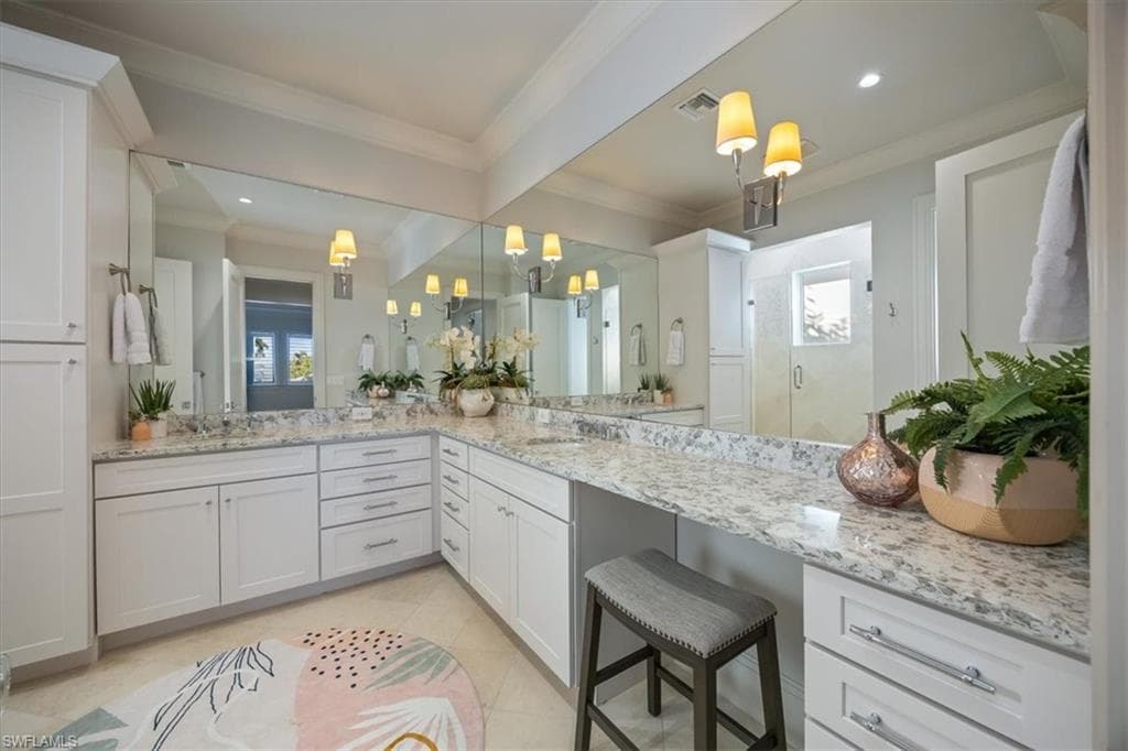 565 Fairway Ter, Naples, FL 34103-24
