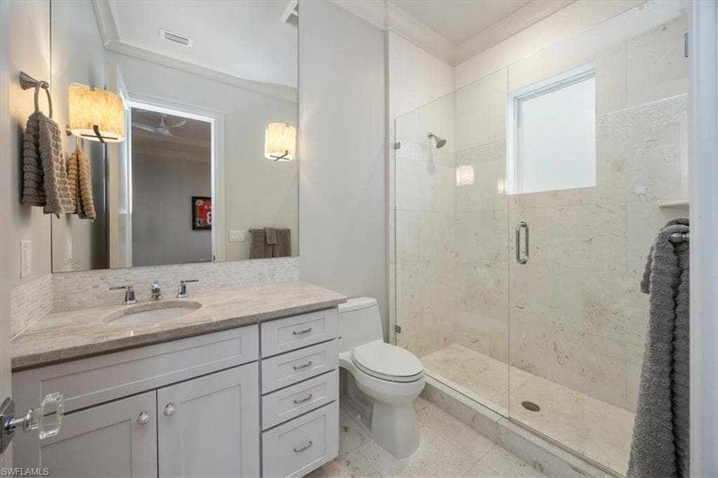 565 Fairway Ter, Naples, FL 34103-27