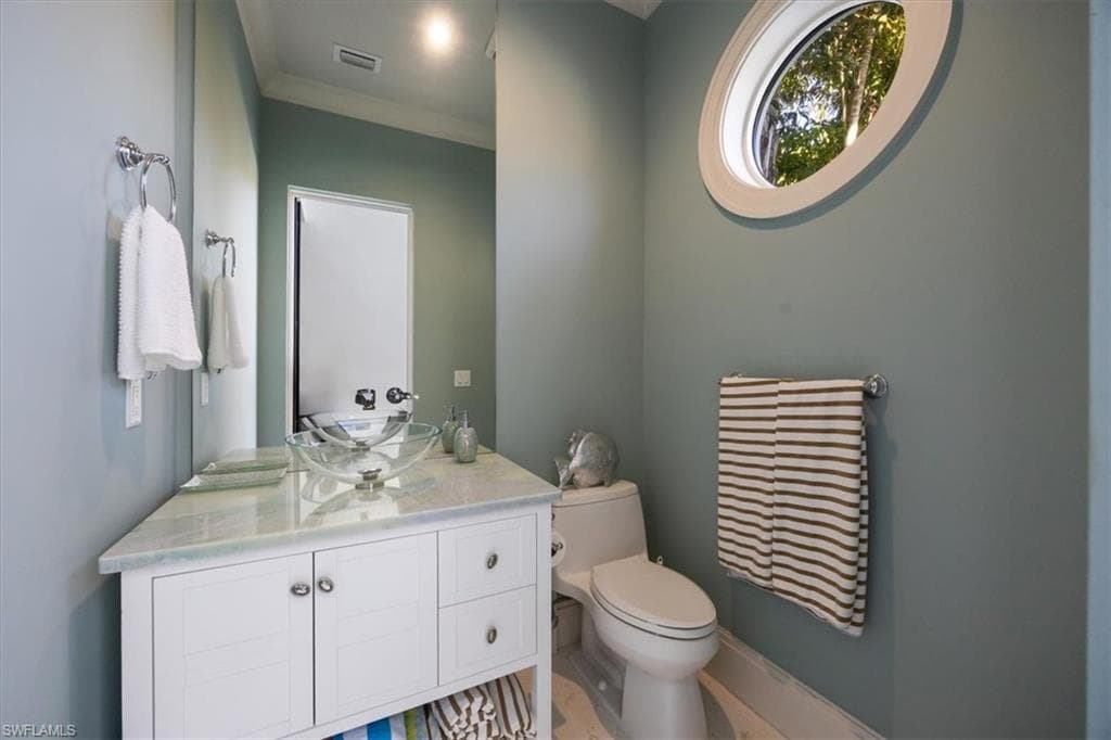 565 Fairway Ter, Naples, FL 34103-36