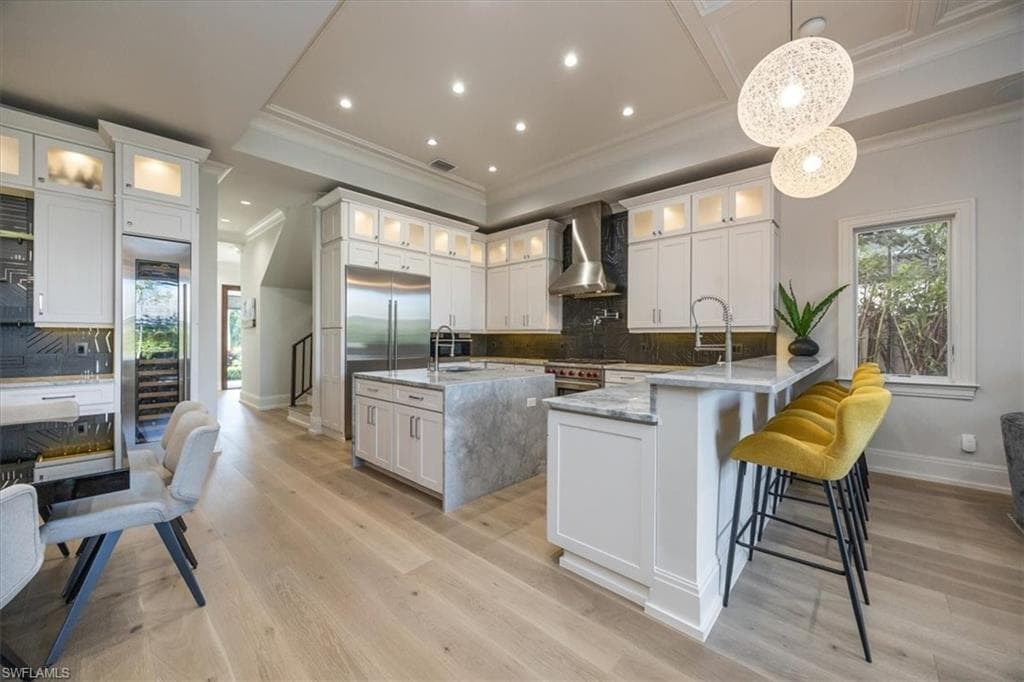565 Fairway Ter, Naples, FL 34103-7