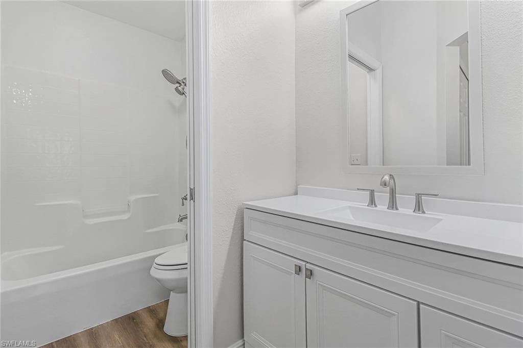 2921 2nd Ave SE, Naples, FL 34117-11