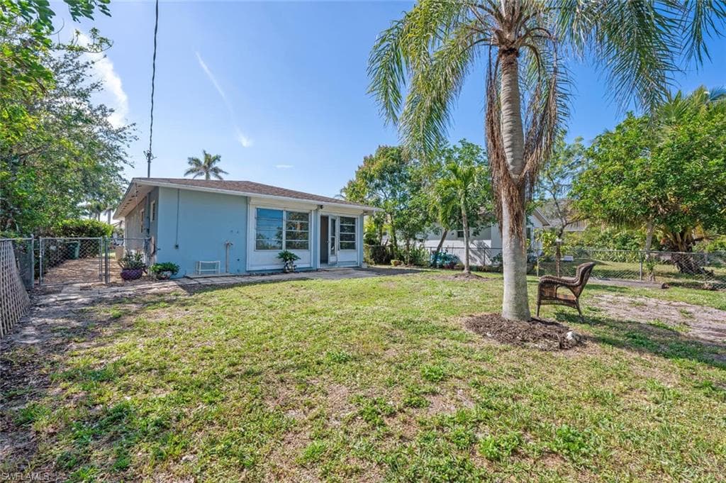 711 108th Ave N, Naples, FL 34108-22