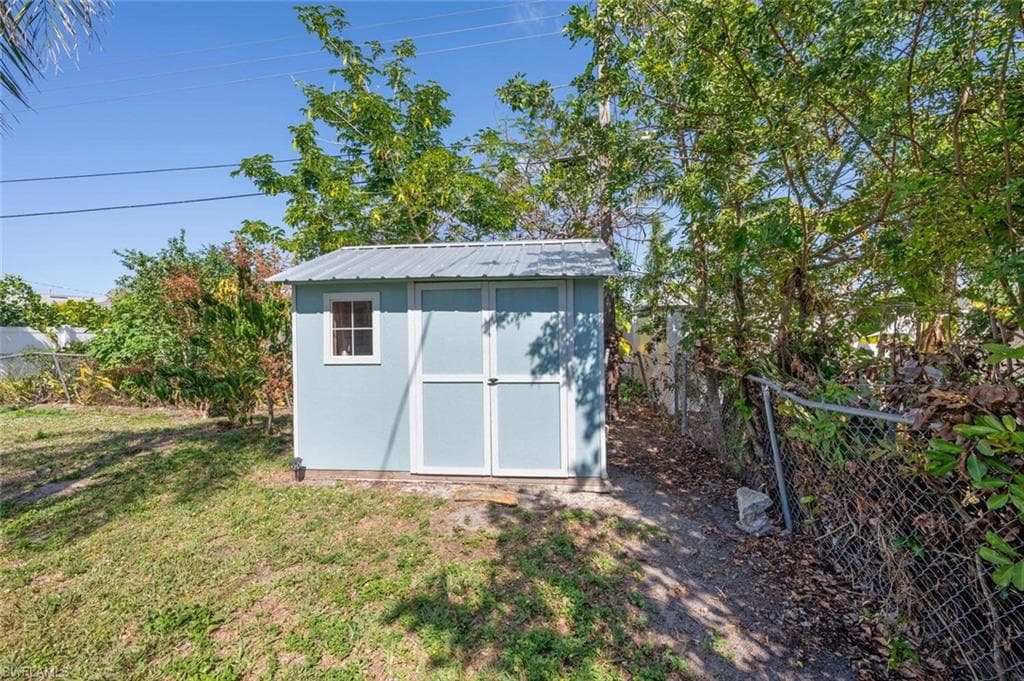 711 108th Ave N, Naples, FL 34108-24