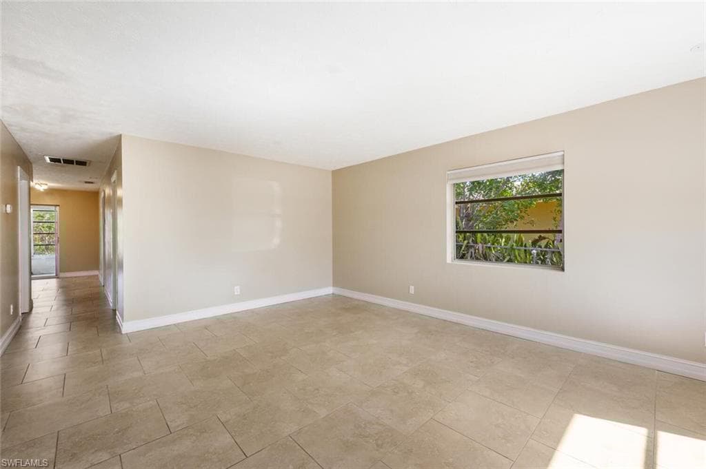 711 108th Ave N, Naples, FL 34108-6