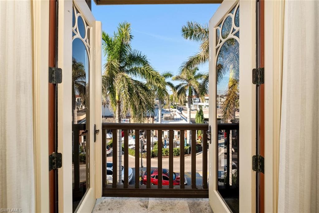 868 5th Ave S 3a, Naples, FL 34102-16