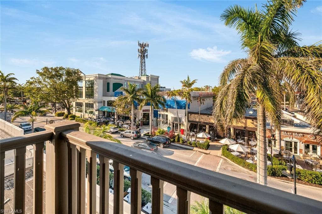 868 5th Ave S 3a, Naples, FL 34102-17