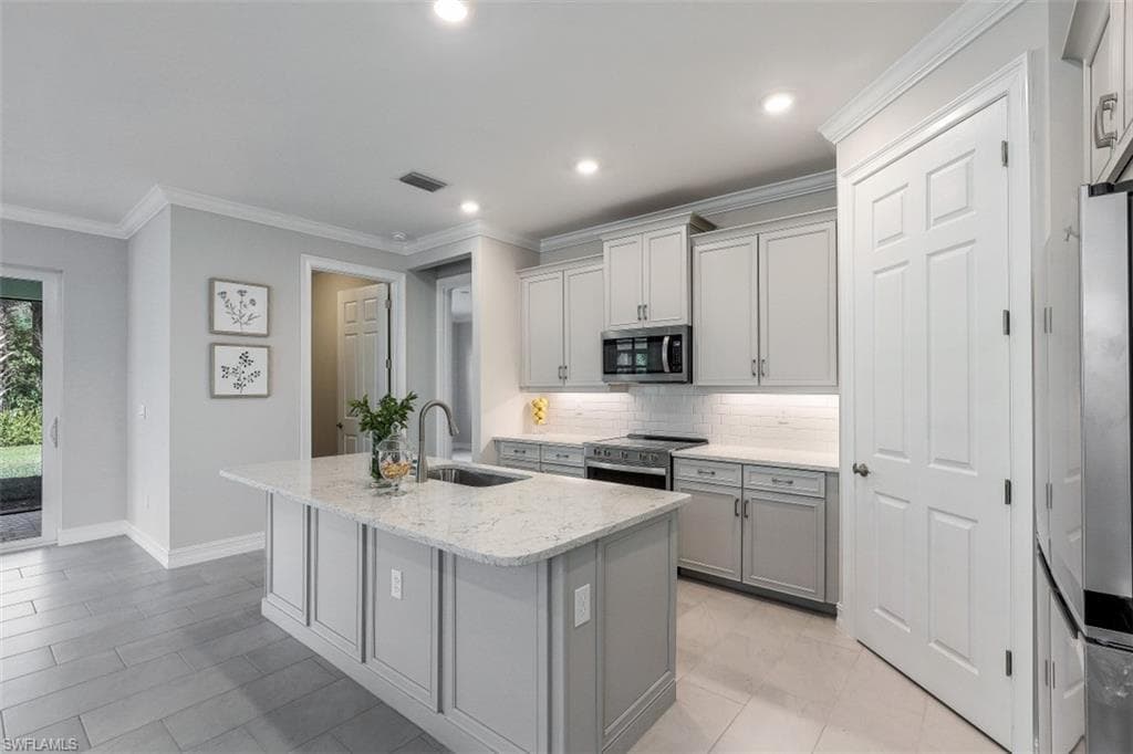 315 Tamarindo Ln, Naples, FL 34114-10
