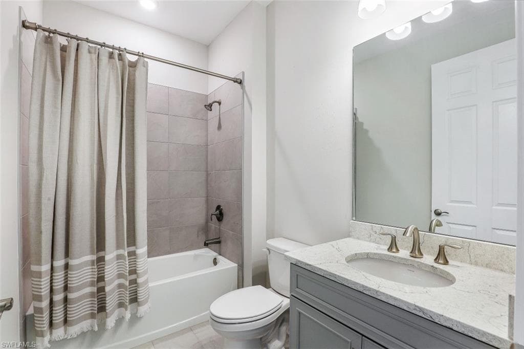 315 Tamarindo Ln, Naples, FL 34114-17