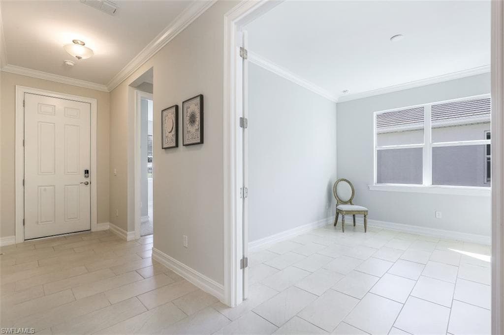 315 Tamarindo Ln, Naples, FL 34114-22