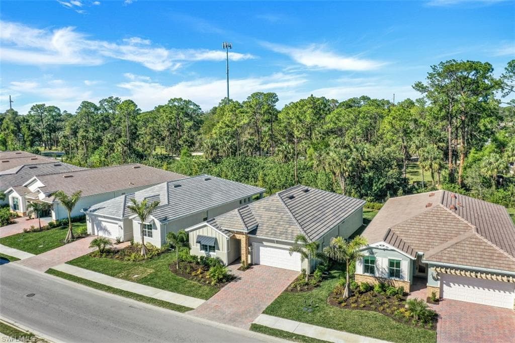 315 Tamarindo Ln, Naples, FL 34114-25