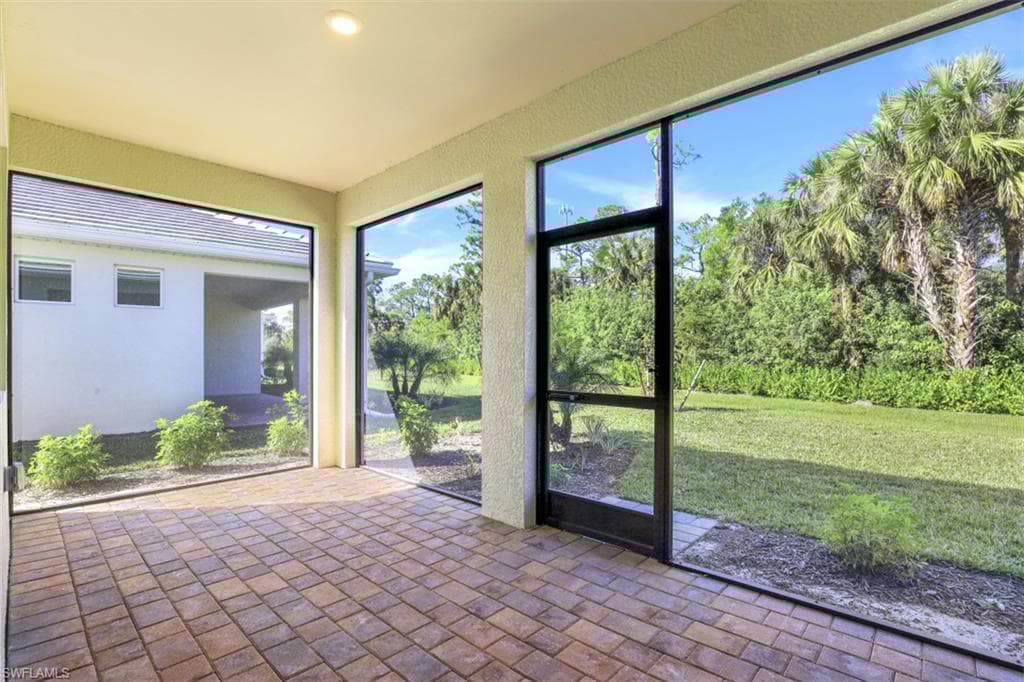 315 Tamarindo Ln, Naples, FL 34114-28