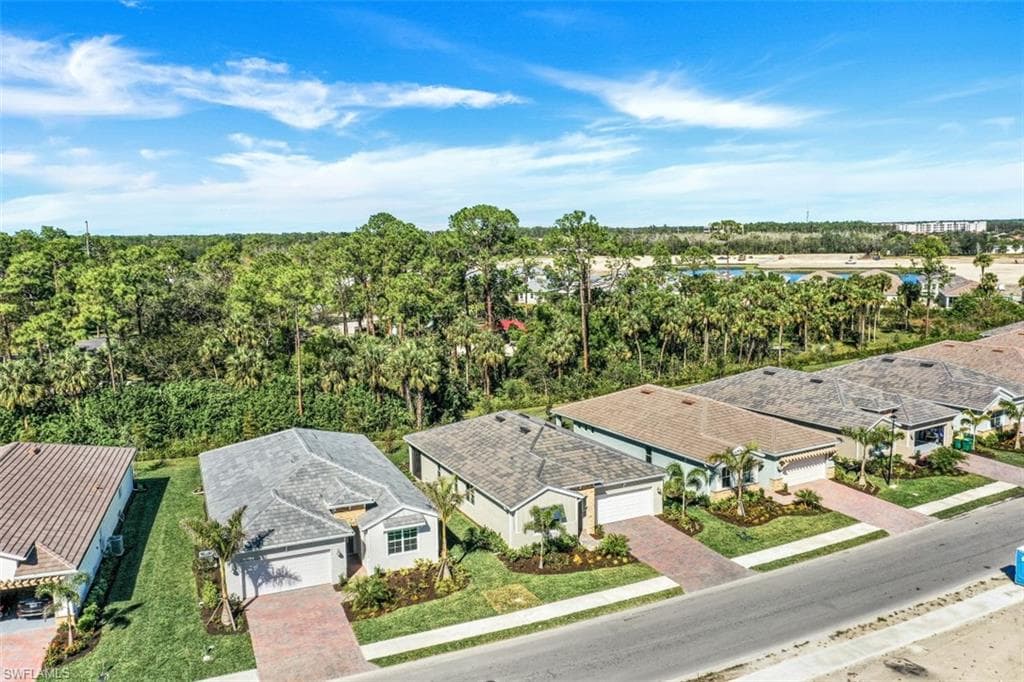 315 Tamarindo Ln, Naples, FL 34114-3